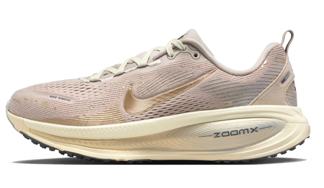 Nike Vomero 18 SE – Beige/Gold