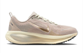Nike Vomero 18 SE – Beige/Gold
